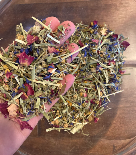 Organic Rabbit Anxiety & Stress Forage Mix Calming Blend, Hay Topper, Enrichment
