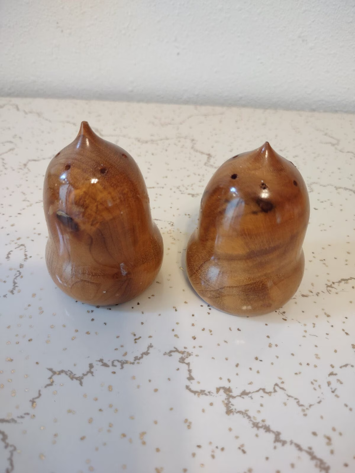 Acorn Style Top Or Tapered Myrtlewood Salt & Pepper Shakers - Vintage Kitchen Wood