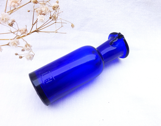 Antique Cobalt Chemist Bottle, Embossed Lh, Pouring Spout, 15T On The Base, Medicine Pharmacy Apothecary