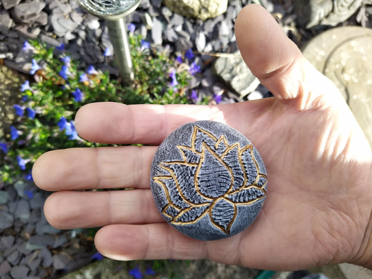 Small Lotus Flower Pebble Effect Symbol Stone, Indoor Or Outdoor Weatherproof, Pocket Flower Pot Rocks