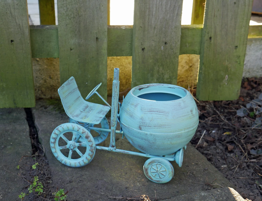 Retro Green Tractor Metal Planter Flower Pots Plant Vehicle Pot Outdoor Indoor Ornament Statue Handmade Gift