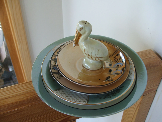 Instant Collection 5 Pieces Japanese Lusterware Plates & Pelican Salt Shaker