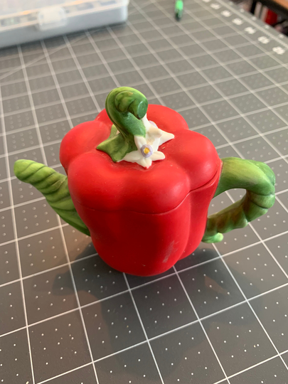 Avon Teapot, Miniature, Seasons Harvest, Red Pepper 1996, Collectible