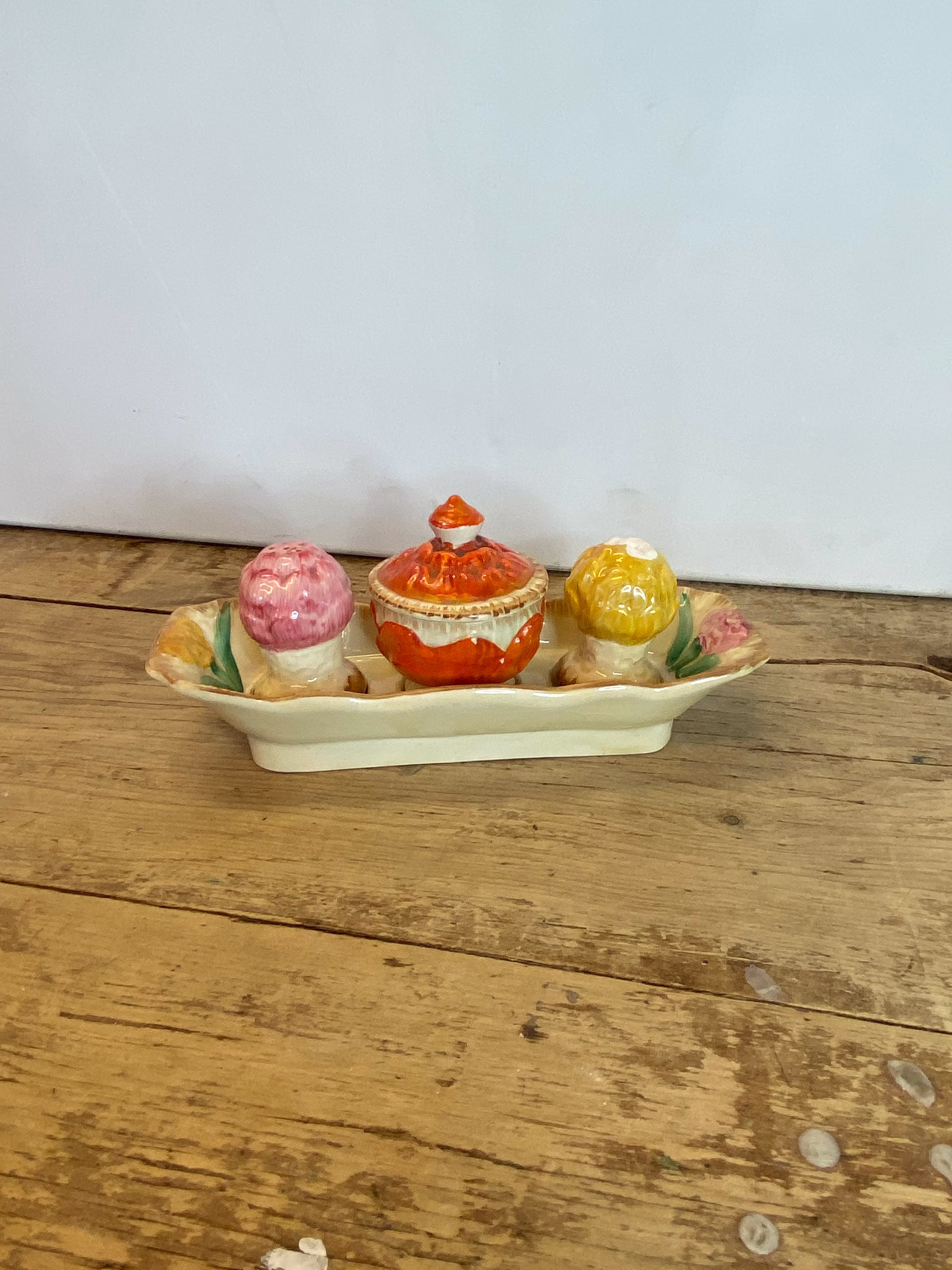 Vintage Arthur Wood Rgd 808274 Flower 4 Piece Condiment Set. Salt, Pepper & Mustard Set On A Saucer. Reasonable Condition - See Photo's