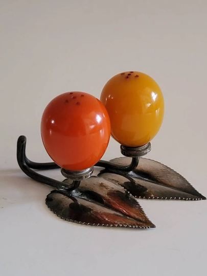 Vintage/Antique Bakelite Salt & Pepper Shakers. Buds On Leafs/Butterscotch/Orange/Tested/1940S/Rare/