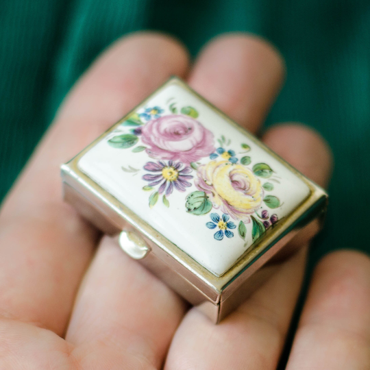 Pill Box Vintage Roses Gifts For Grandma, Medicine Storage Travel Pill Case