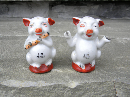 Vintage Lil Pigs Salt & Pepper Shakers/Pig Figurines Made in Japan Kitchen Kitsch Piglets Farmhouse