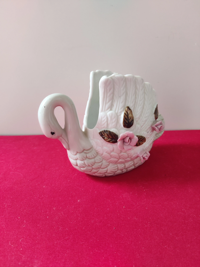 Kitsch White & Pink Swan Planter