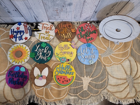 Seasonal Interchangeable Round Display Tiles & Shiplap Frame