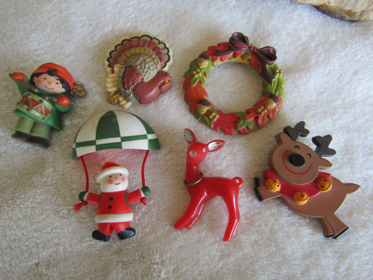 Seasonal Lot Of Pins