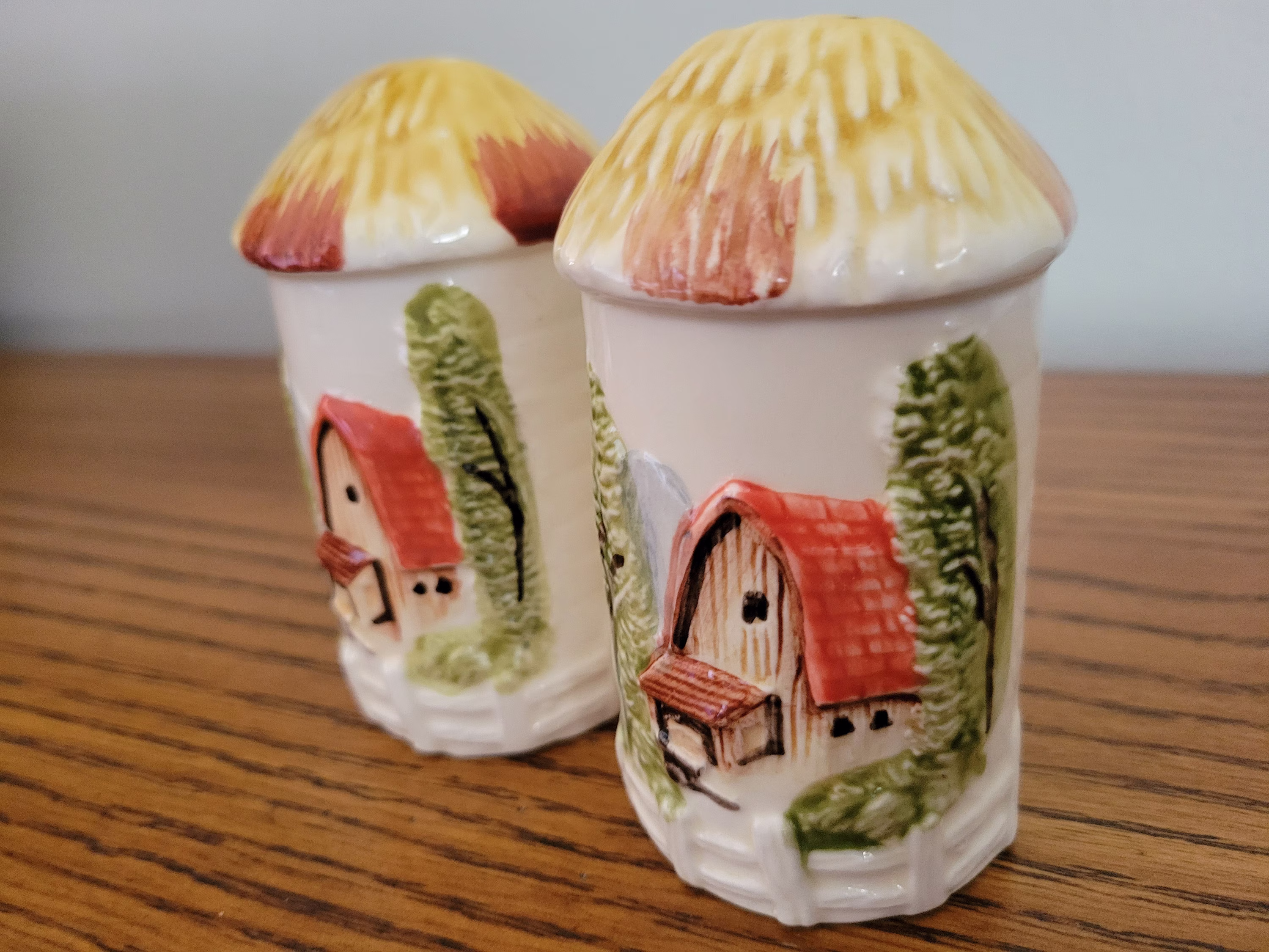 Marks & Rosenfeld Porcelain Salt & Pepper Shakers/Silo Barns Country Farmhouse Motif Made in Japan 1950's Mid-Century